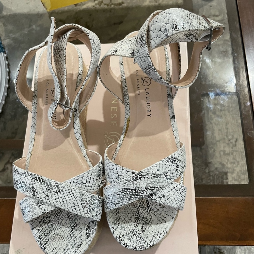 Chinese Laundry Zala Womens Buckle Ankle Strap Platform Sandals